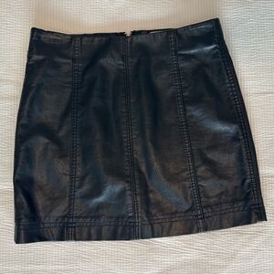 Newbury Kustom Black Pleather Skirt SZ Small